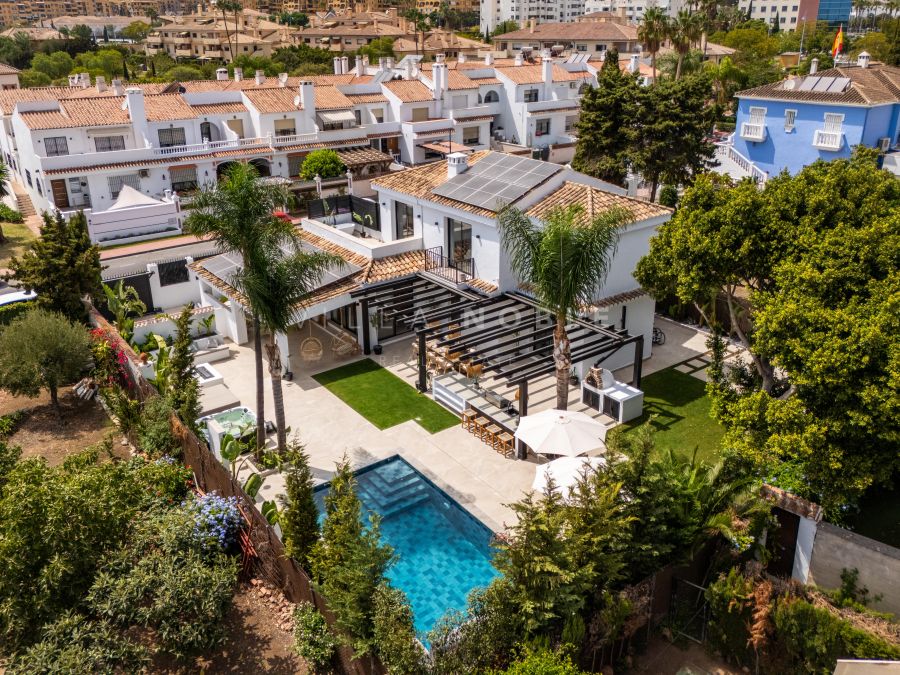 Villa estilo casa de playa bellamente renovada en Cortijo Blanco, San Pedro