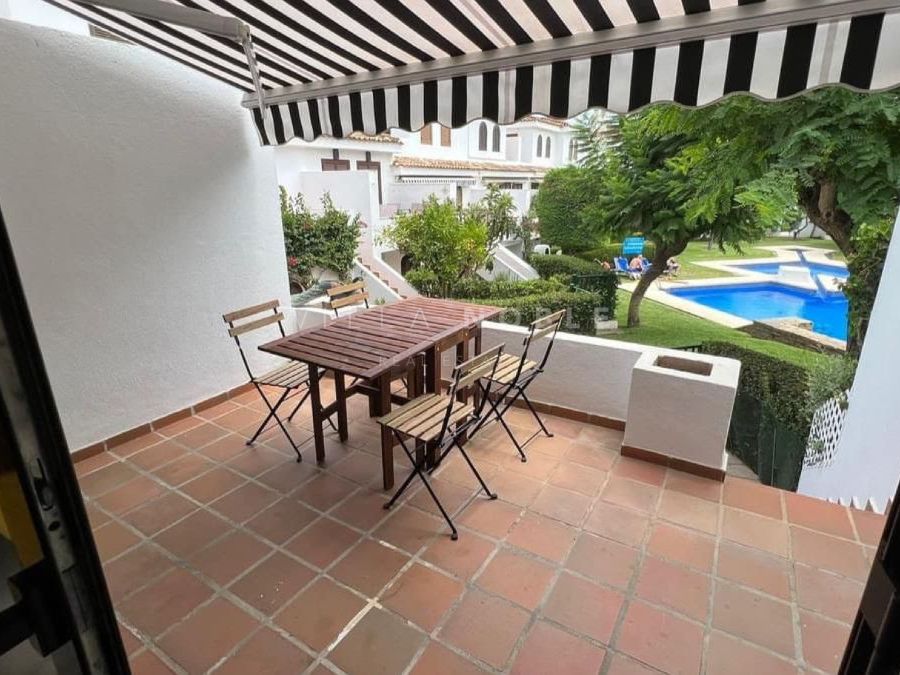 Renovated beachside Townhouse in El Albayalde with walking distance to the beach and Cancelada, Estepona