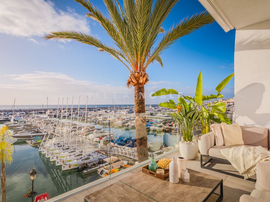 BRIGHT AND SPACIOUS FULLY RENOVATED FRONTLINE DUPLEX PENTHOUSE WITH PANORAMIC VIEWS OVER THE MARINA