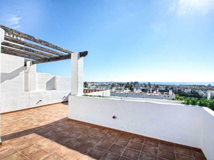 Atemberaubendes Penthouse mit geräumiger Terrasse und Panoramablick in La Resina, Estepona