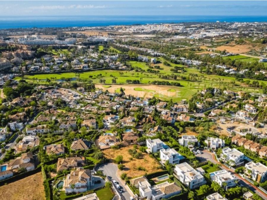 PARCELAS CON PROYECTO PARA CONSTRUIR UNA VILLA DE LUJO CON VISTAS PANORÁMICAS