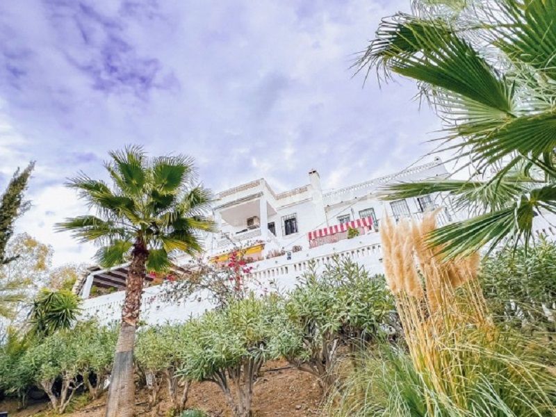 Encantadora casa adosada con terraza en la azotea en Mijas