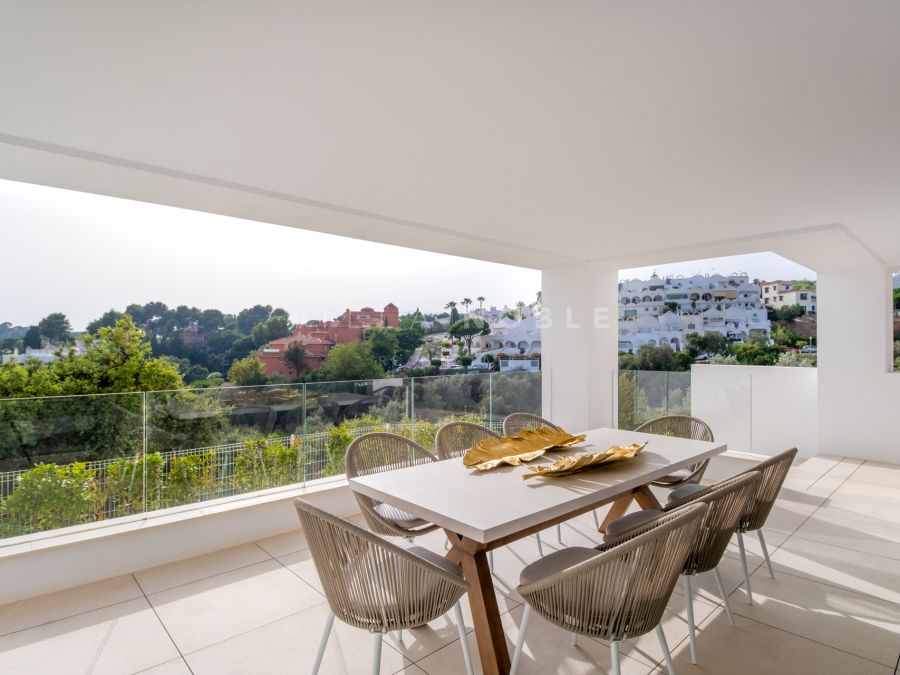 Nuevo apartamento de tres dormitorios en un complejo residencial privado en Artola, Marbella