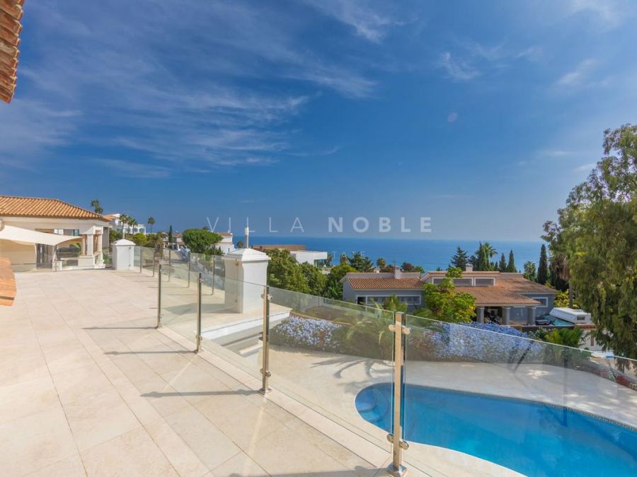 VILLA ON ELEVATED POSITION, VERY CLOSE TO MAGNIFICENT BEACHES IN MANILVA