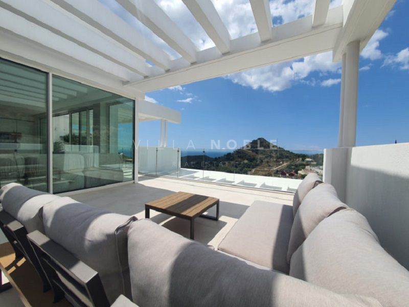 Luxurious penthouse in Marbella with sea and mountain views