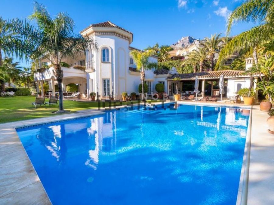 HIGH QUALITY VILLA IN SIERRA BLANCA, WITH GREAT SEA VIEWS