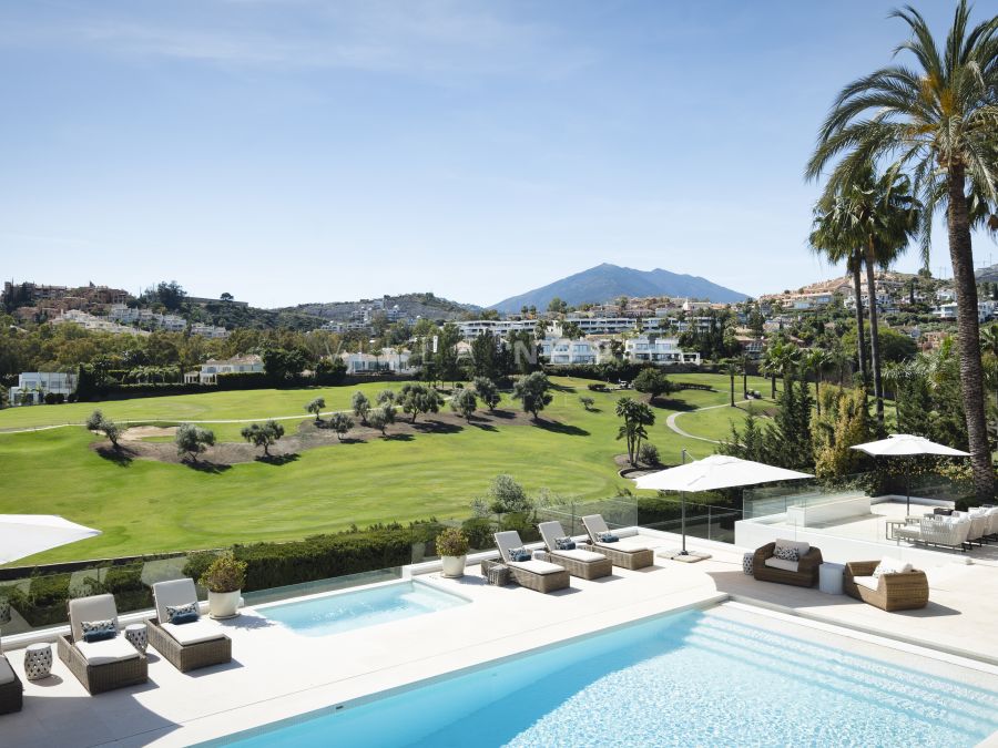 Luxuriöses Einfamilienhaus direkt am Golfplatz Los Naranjos, Nueva Andalucia
