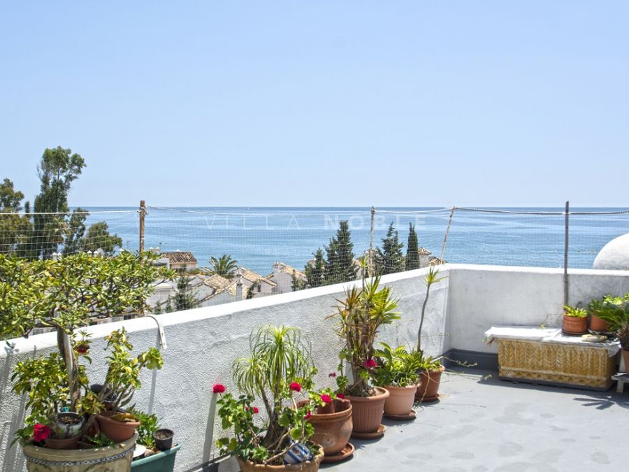 Front line beach apartment in Estepona