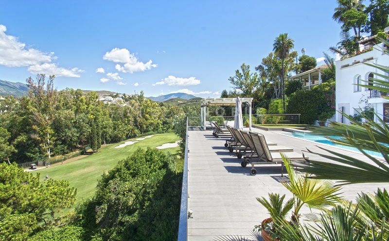 Luxuriöse freistehende Villa direkt am Golfplatz in Nueva Andalucia, Marbella