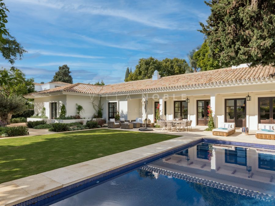 Andalusian-style Villa in the prestige urbanisation Marbella Club in Marbella a step from the beach