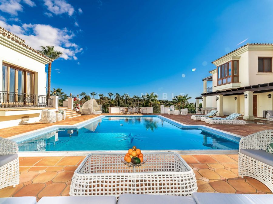 Luxuriöser mediterraner Palast mit 16 Schlafzimmern in El Paraiso Alto, Benahavis, umgeben von den besten Golfplätzen