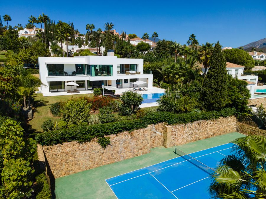 Erstaunliche Villa mit 5 Schlafzimmern in der Nähe von La Cerquilla, Marbella