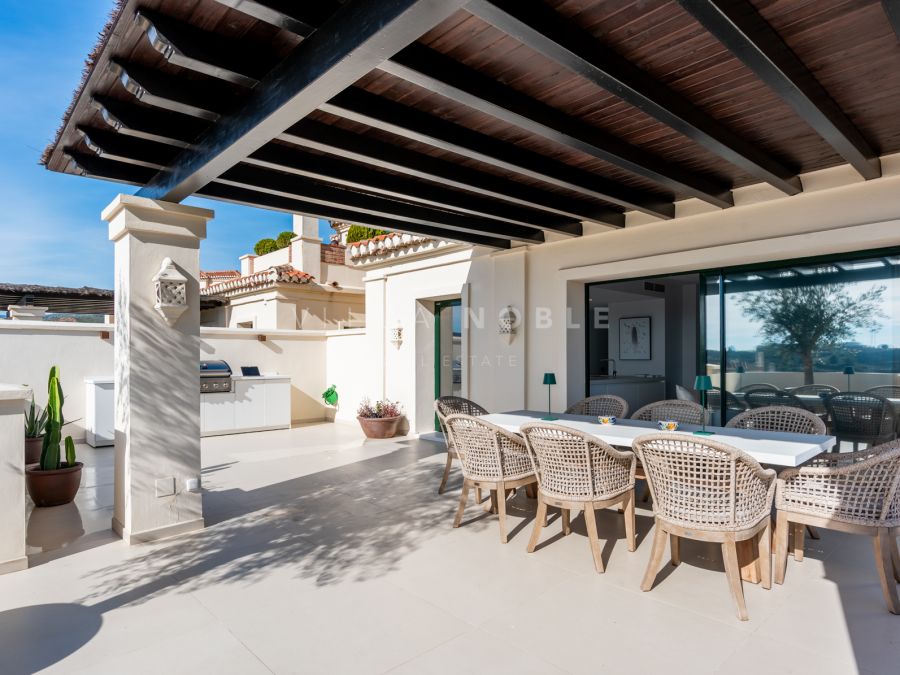 Fully renovated & furnished Duplex penthouse with open sea views in Capanes del Golf, Benahavis