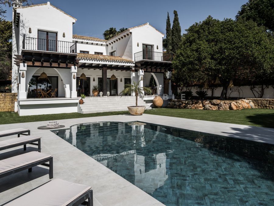 Renovierte Villa mit 5 Schlafzimmern in Las Chapas, Marbella