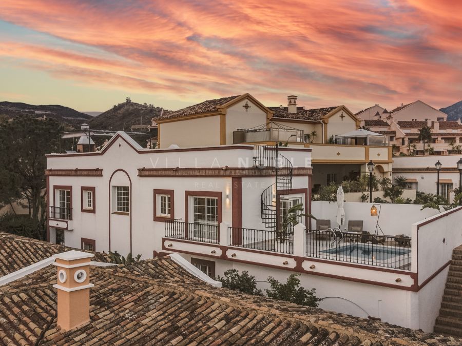 Beautiful renovated townhouse with sea views in Nueva Andalucia