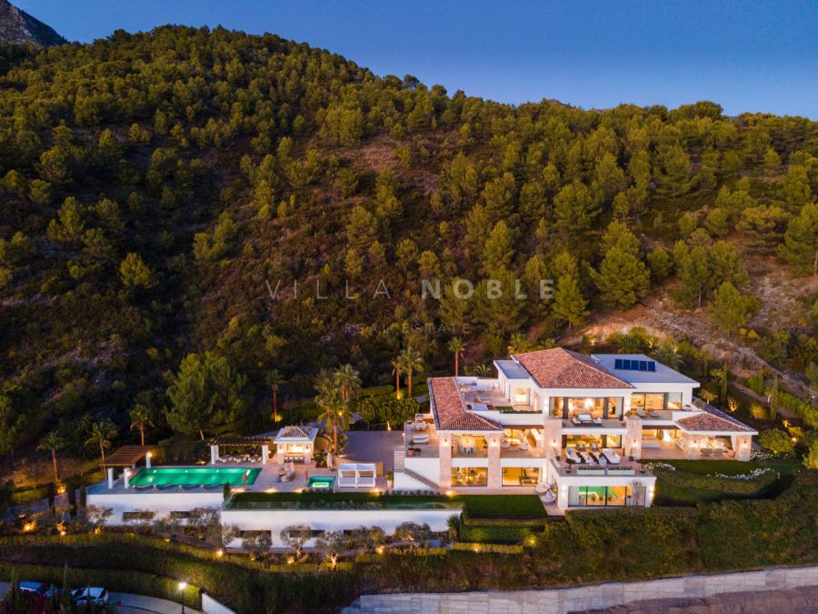 Lujosa villa de estilo resort en Cascada de Camojan, Marbella