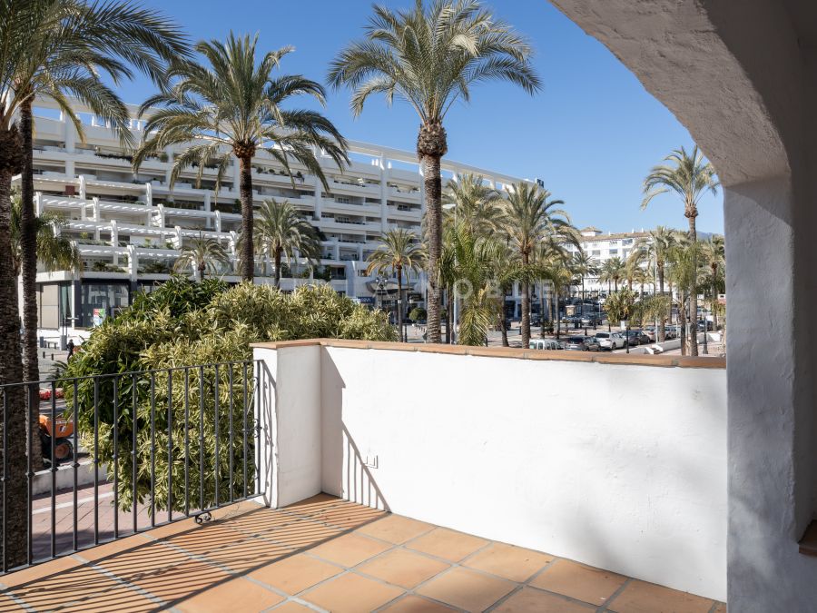 Excelente Apartamento reformado en venta en Jardines del Puerto, Marbella