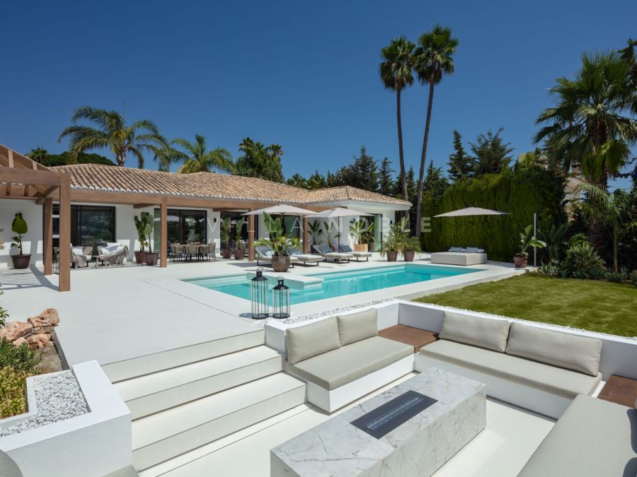 An exquisite Andalusian influenced villa nestled in the heart of the Golf Valley, Aloha