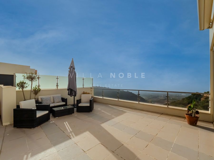 Schönes Penthouse mit Panoramablick in Los Monteros, Marbella