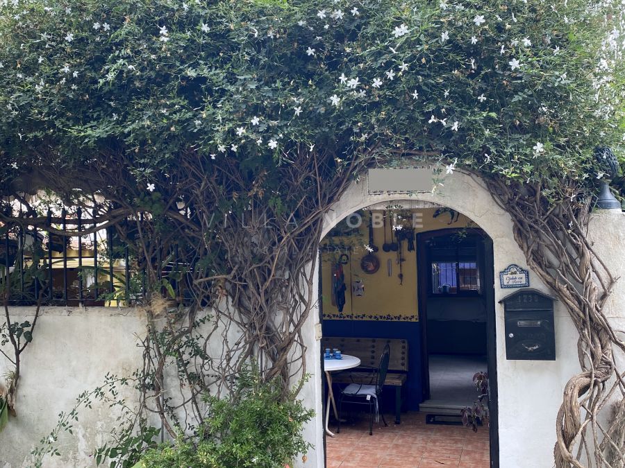 Two-bedroom townhouse close to amenities in Las Cancelas, Valdeolletas. Marbella