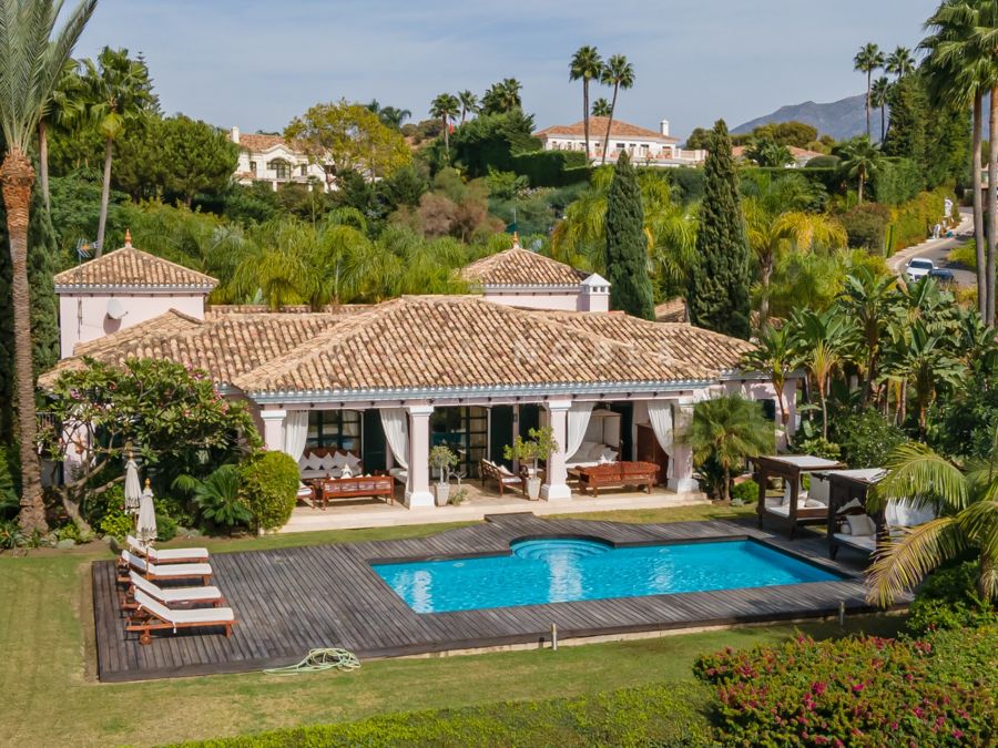 Villa situada en la prestigiosa urbanización Vega del Colorado en Benahavís, Marbella