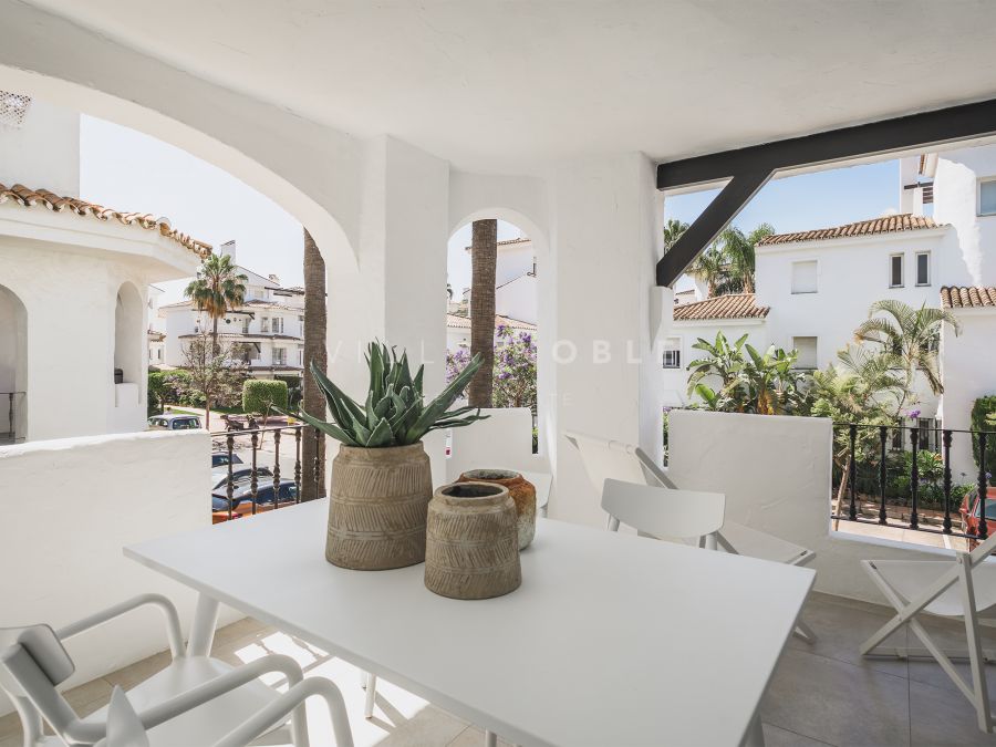 Vollständig renoviertes Apartment in Los Naranjos de Marbella, nur wenige Gehminuten von Puerto Banús entfernt