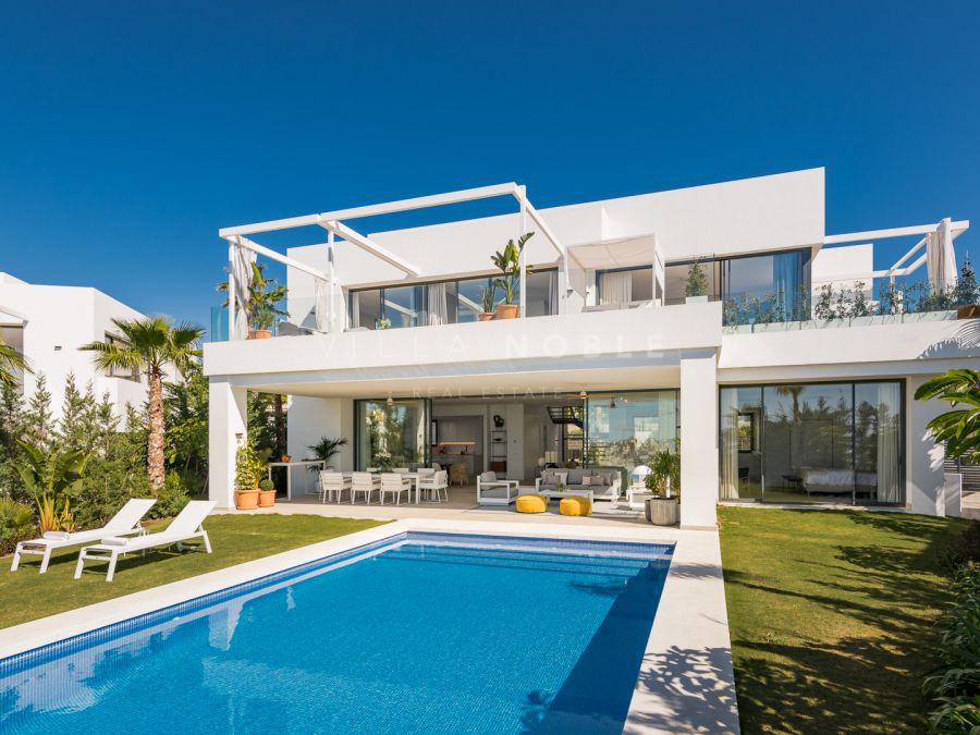 Villa de 5 dormitorios con vistas al mar en Cabopino, Marbella