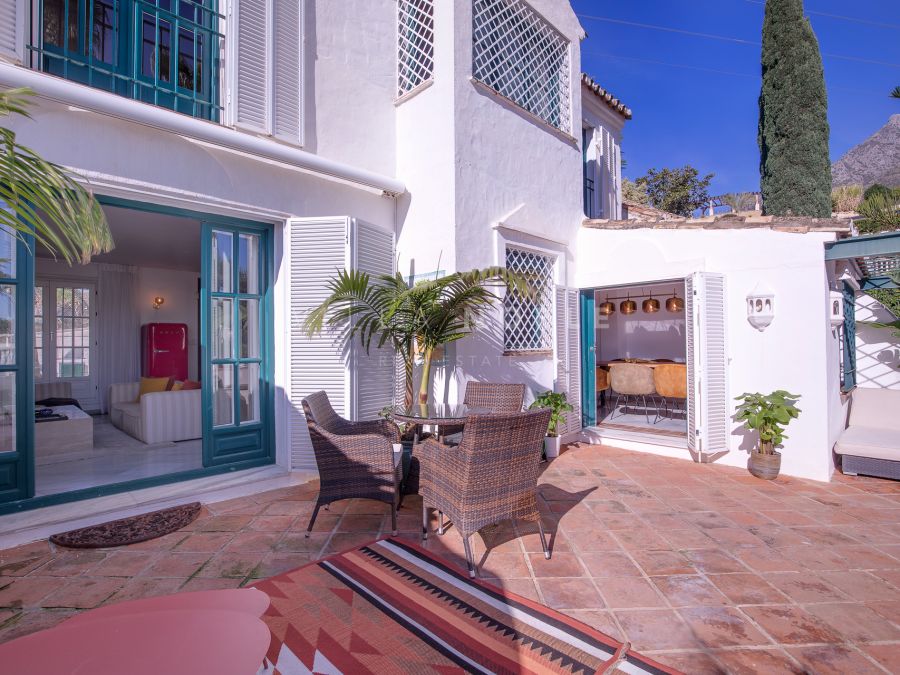 Encantadora casa pareada andaluza en privilegiada urbanización cerrada, Marbella