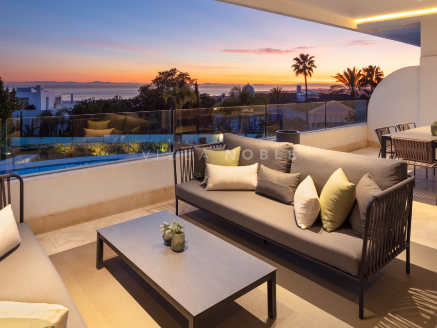 Spectacular modern penthouse with beautiful sea views