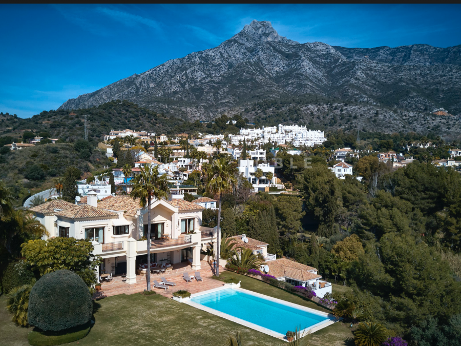 Traditionelle hochwertige Villa in wunderschöner Lage im Marbella Hill Club