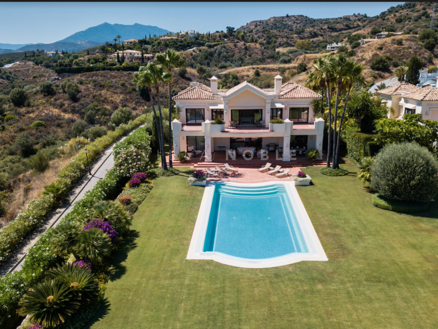 Top quality villa beautifully set in the Golden Mile