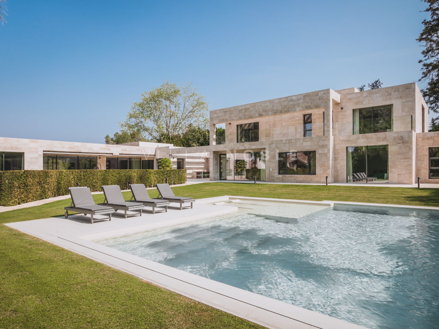 Impressive state-of-the-art recently completed villa situated in a privileged beachside residential area in Sotogrande