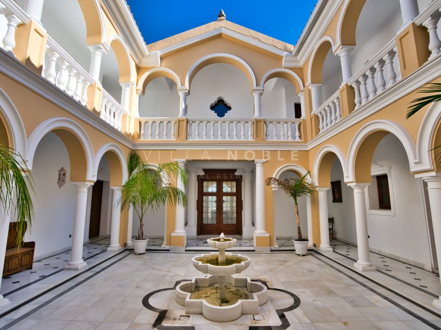 Villa mediterráneo clásica en un sitio idílico y tranquilo entre las localidades de San Pedro y Estepona
