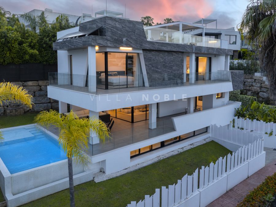 New Build Modern Villa with Infinity Pool, Rooftop Jacuzzi & Golf Views in El Campanario
