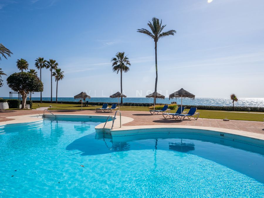 Stunning penthouse located in a very quiet position beachfront on the new golden mile Estepona