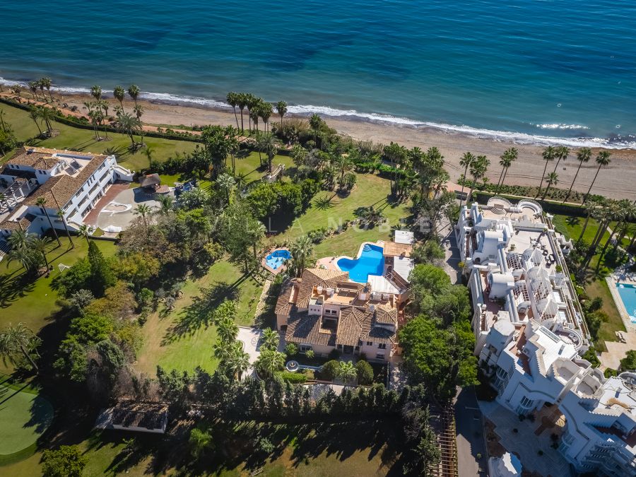 Elegant beachfront mansion with guest accommodation on the New Golden Mile, Estepona