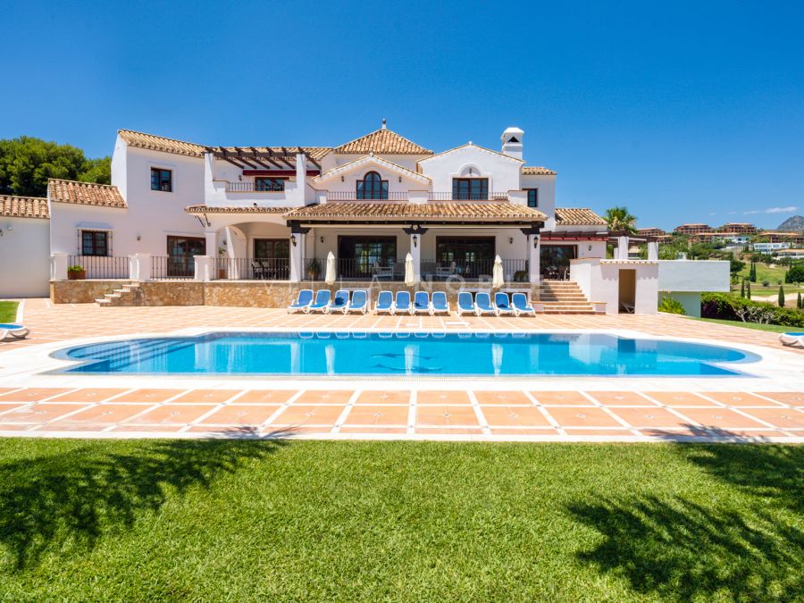 Exquisite Andalusian Mansion with Luxurious Amenities in Cancelada, Estepona