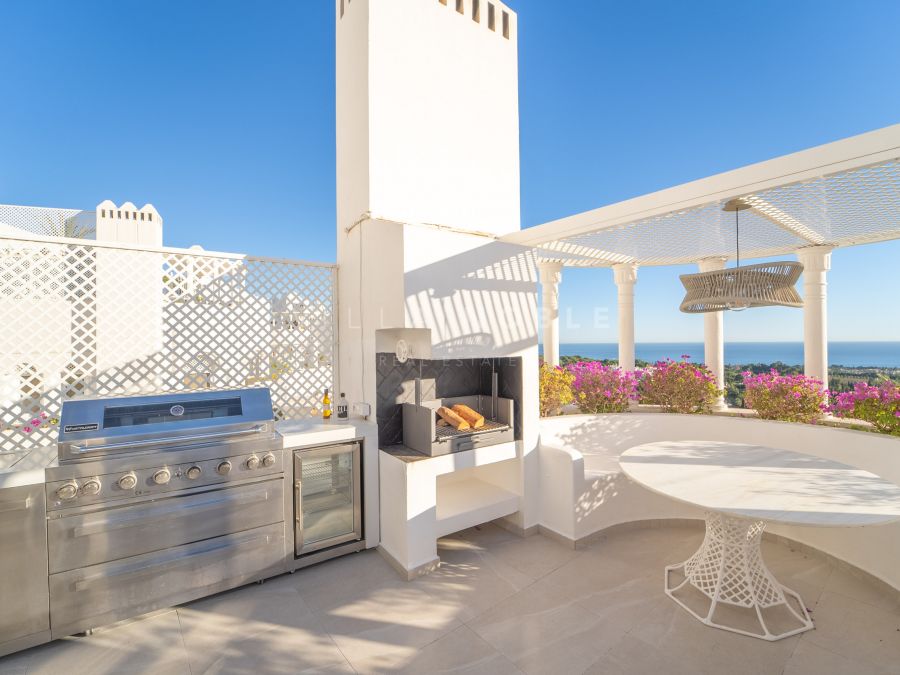 Luxury Duplex Penthouse with Panoramic Views in Marbella Golden Mile