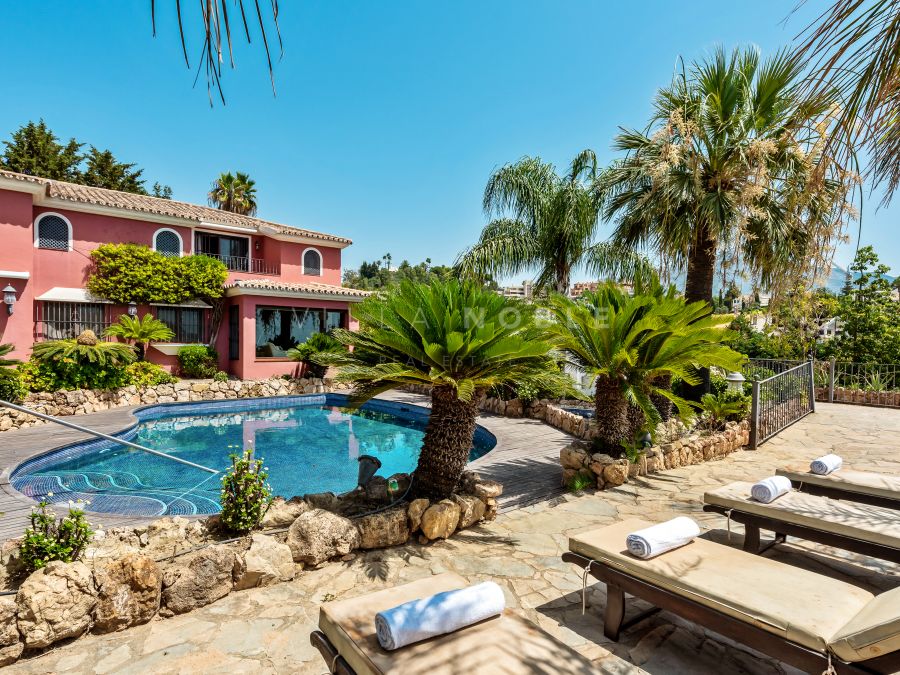 Splendid Villa situated in the heart of the Golf Valley, in Nueva Andalucia, Marbella