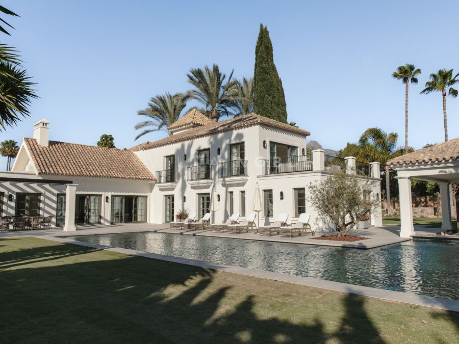Increíble villa mediterránea con interiores fascinantes en Las Brisas, Nueva Andalucía