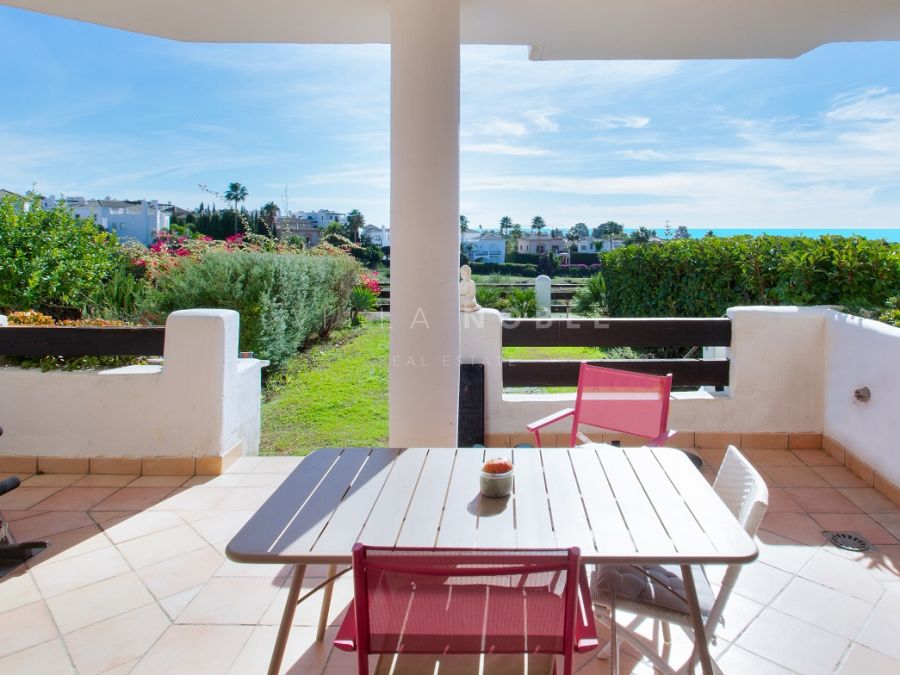 Spectacular ground floor apartment with sea and Gibraltar views in La Resina