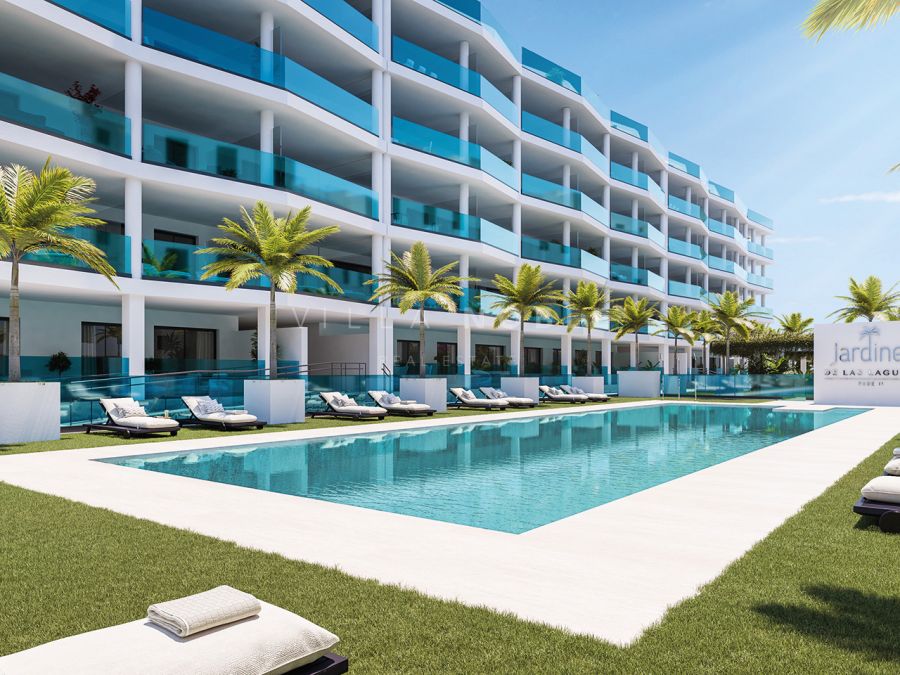 New homes in the best commercial area in Las Lagunas, Mijas