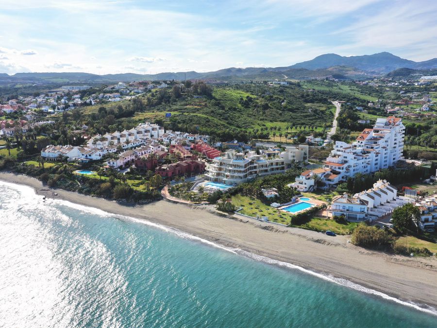 Luxury apartments on first line beach Estepona
