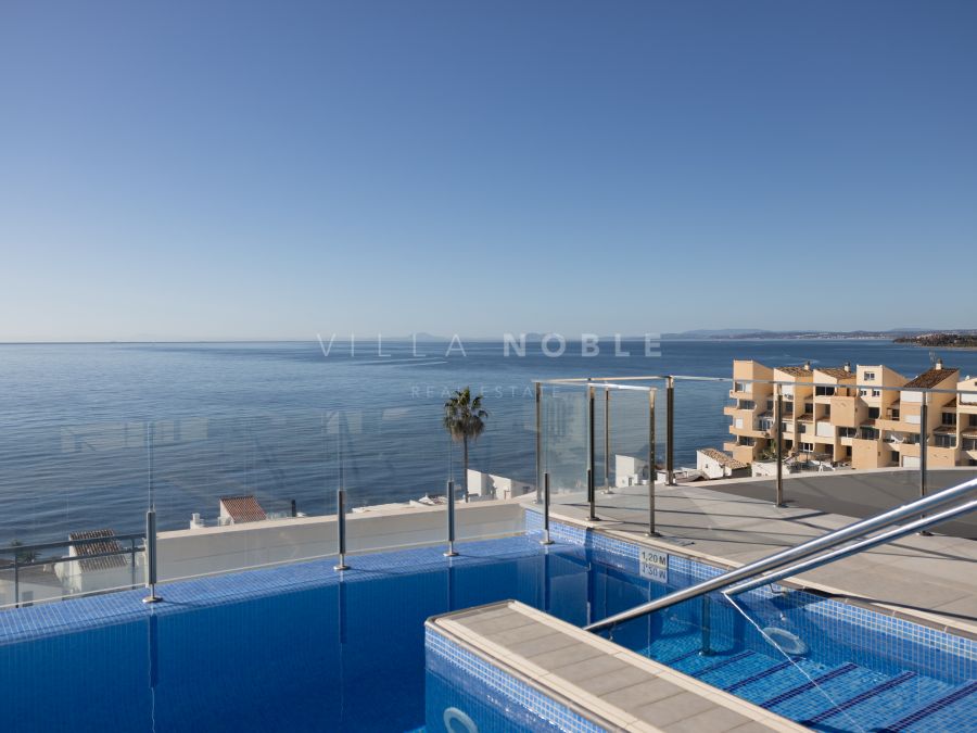 Penthouse with amazing views beachfront in Estepona