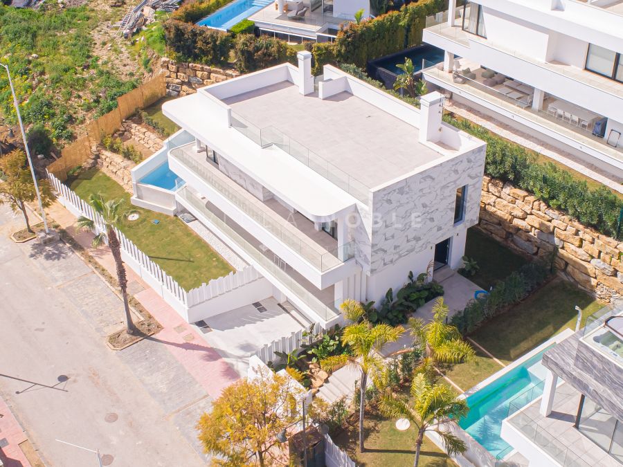 Alquiler larga temporado! Espaciosa moderna Villa situada en El Campanario Golf Club, El Paraíso