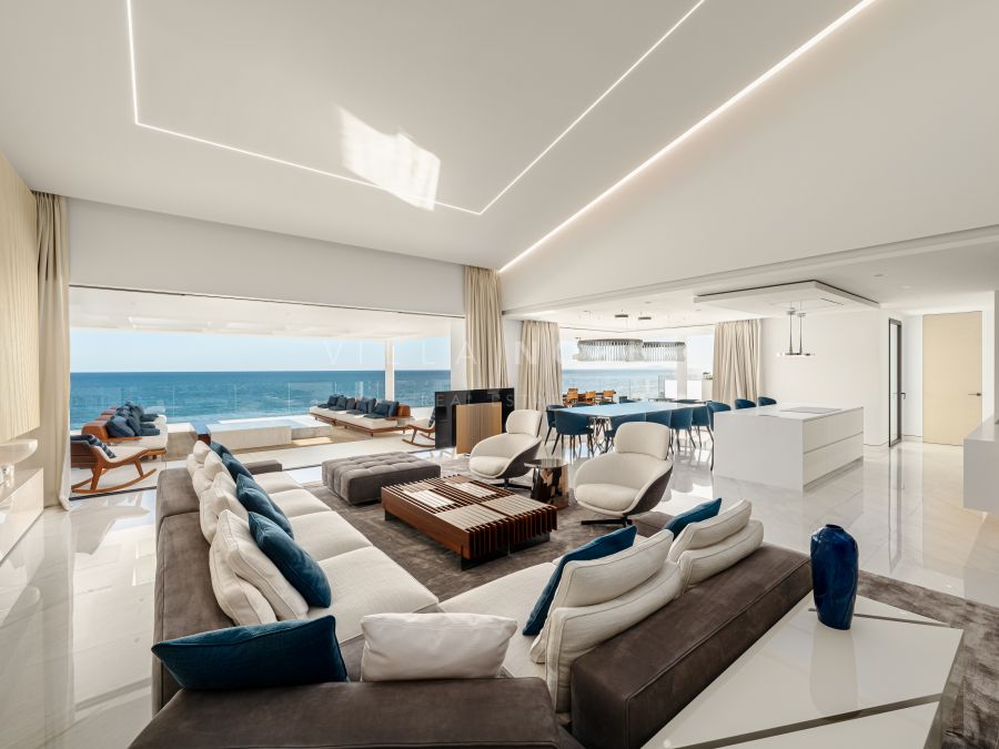 Brandneues Luxus-Penthouse direkt am Meer in Emare, Estepona