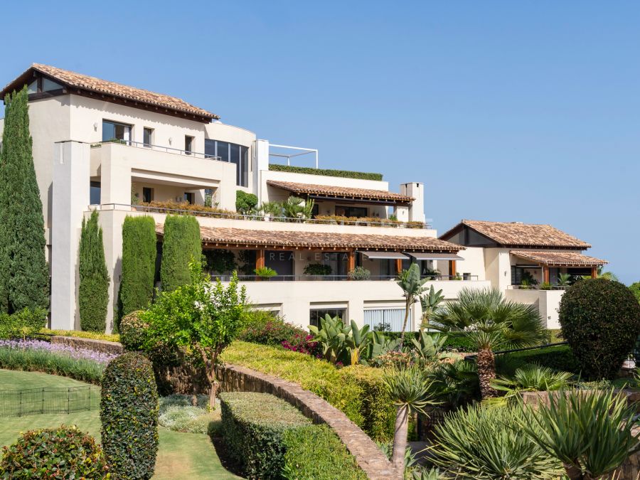 Beautiful 3 bedroom apartment with Stunning Sea Views in Imara, Golden Mile, Marbella