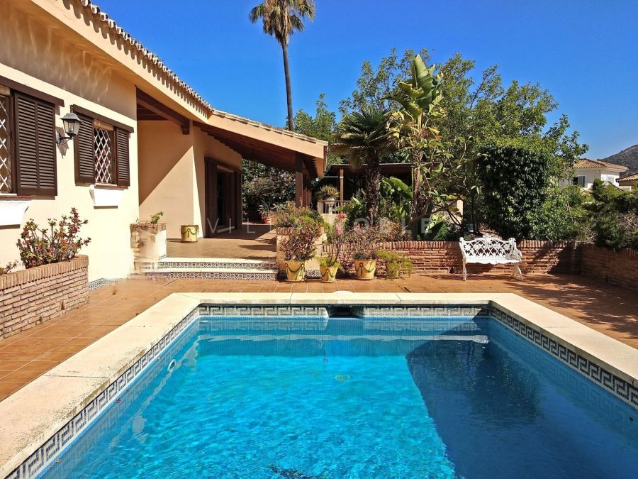Opportunity Private Villa of 4D/3B + guest apartment in Rio Real, Marbella
