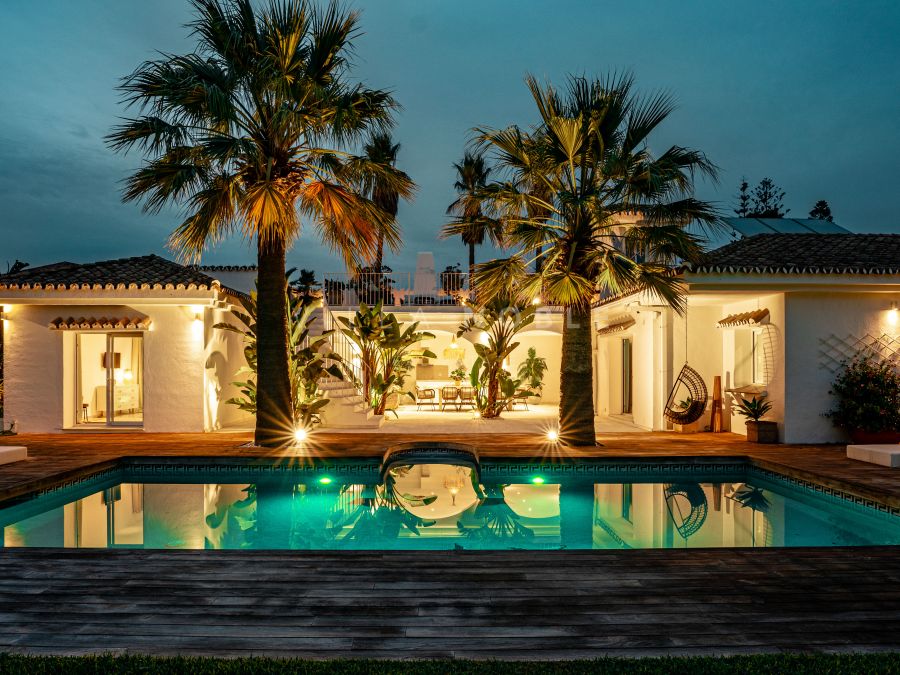 CHARMANTE UND GEMÜTLICHE LUXUSVILLA IN DER NÄHE DES MITTELMEERS IN MARBESA, MARBELLA OST