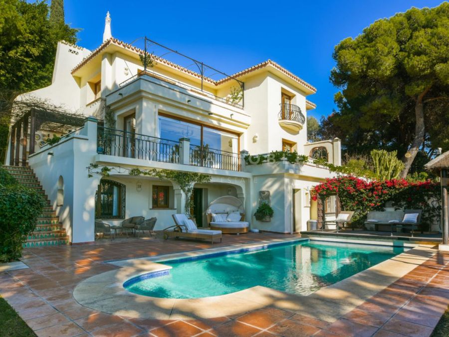 Excepcional casa familiar ubicada en la exclusiva área de Rio Real, Marbella